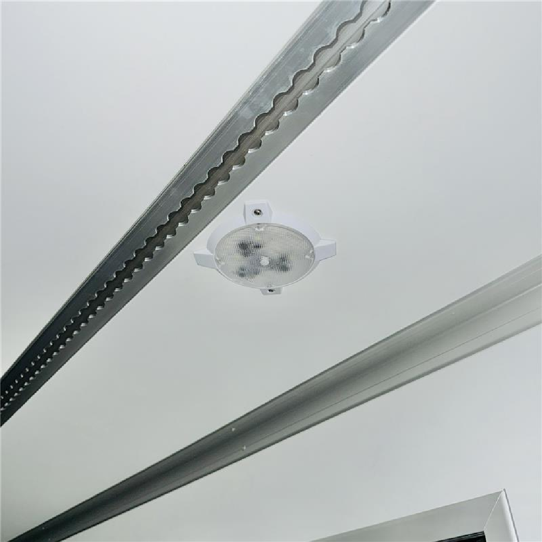 Innenleuchte mit Bewegungsmelder für Kühlkofferaufbau