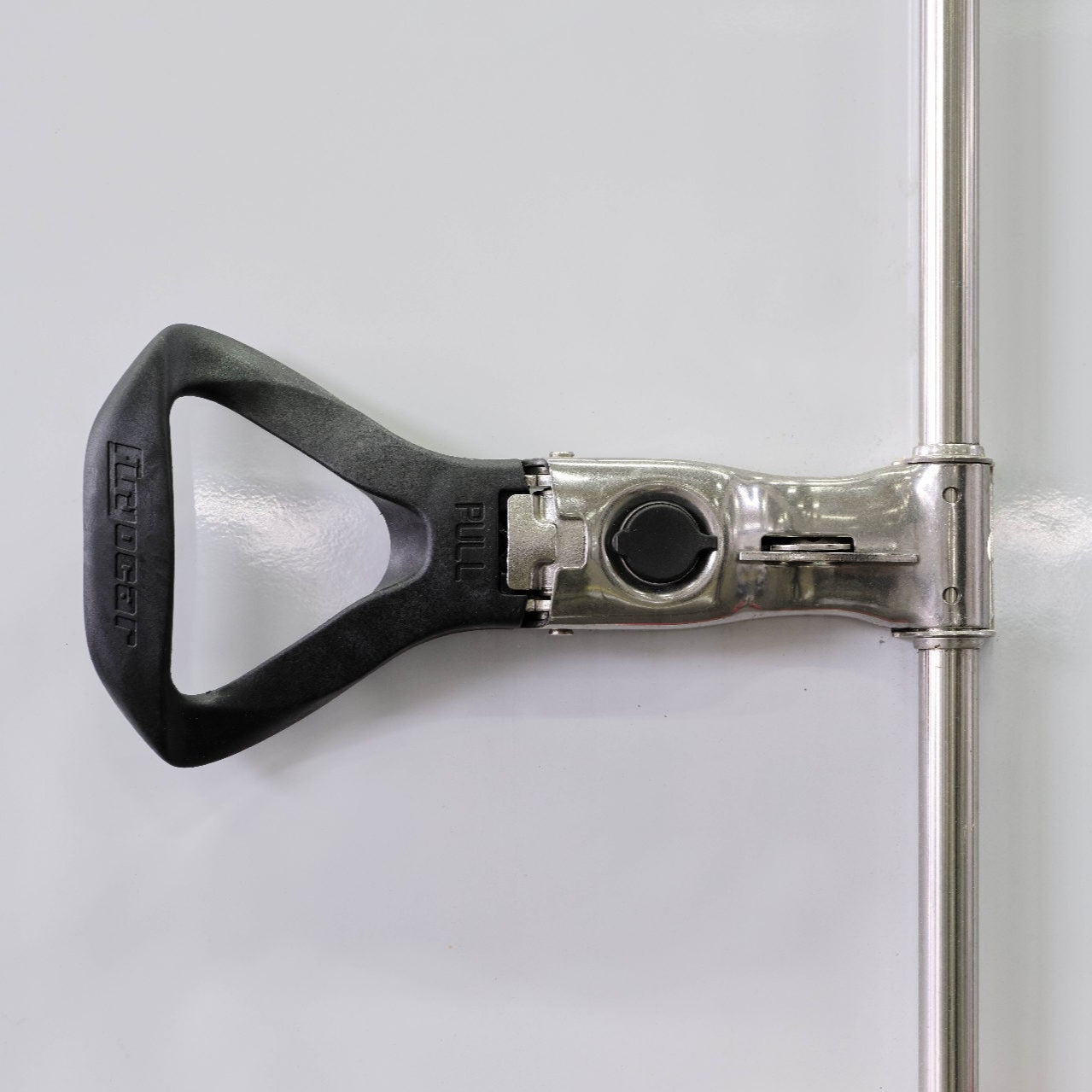 Knickfeder an Türverschluss kiesling