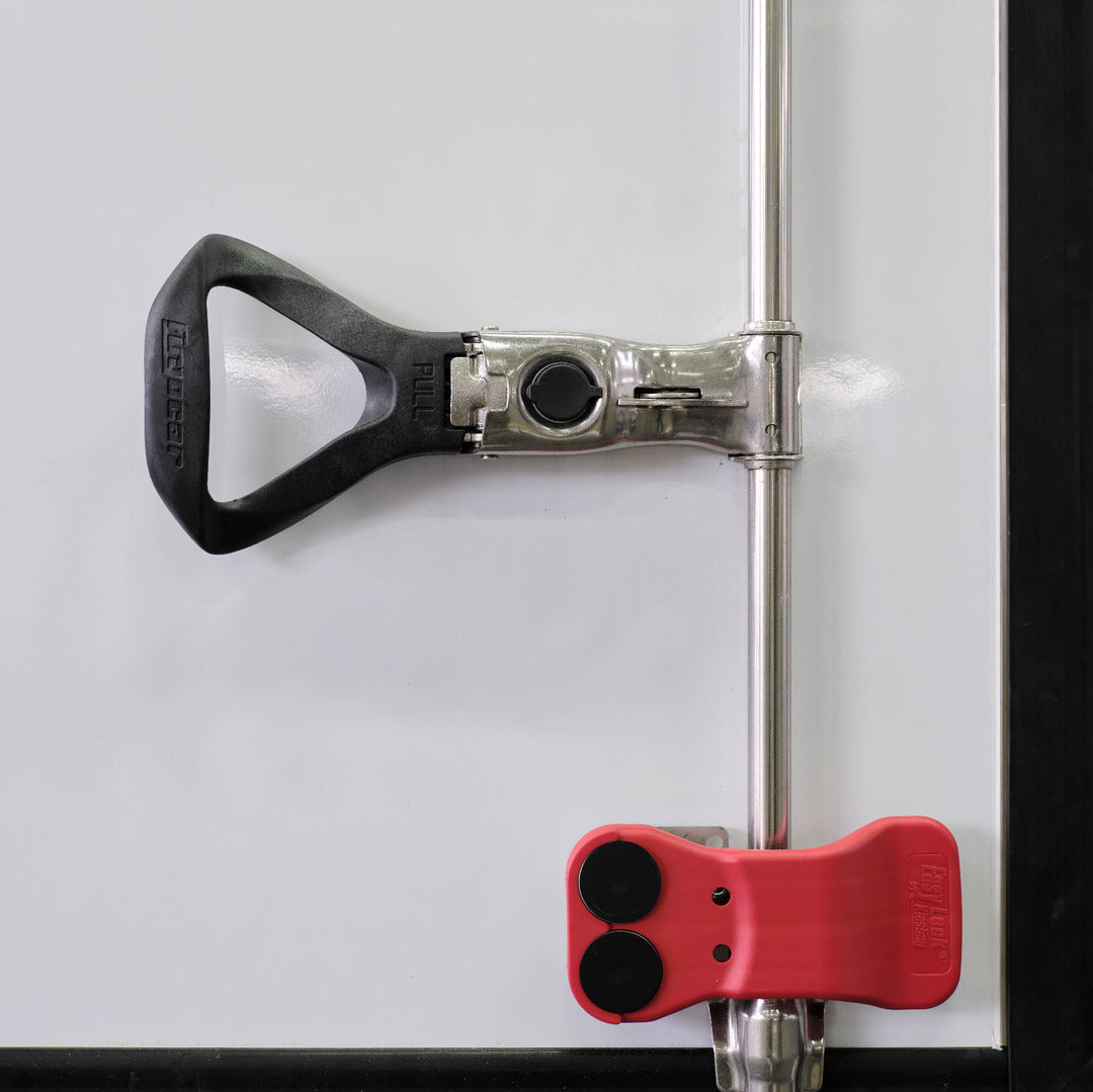 Türgriff und Türfeststeller Easy Lock an einer Hecktüre montiert