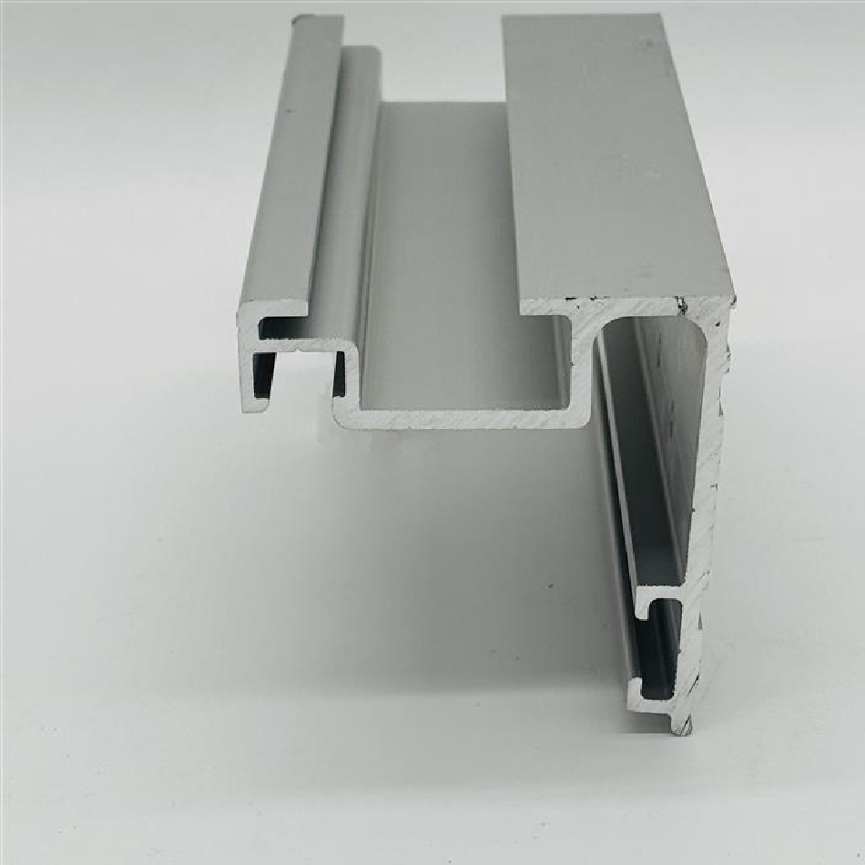Rain Gutter for Central Locking with Tailgate