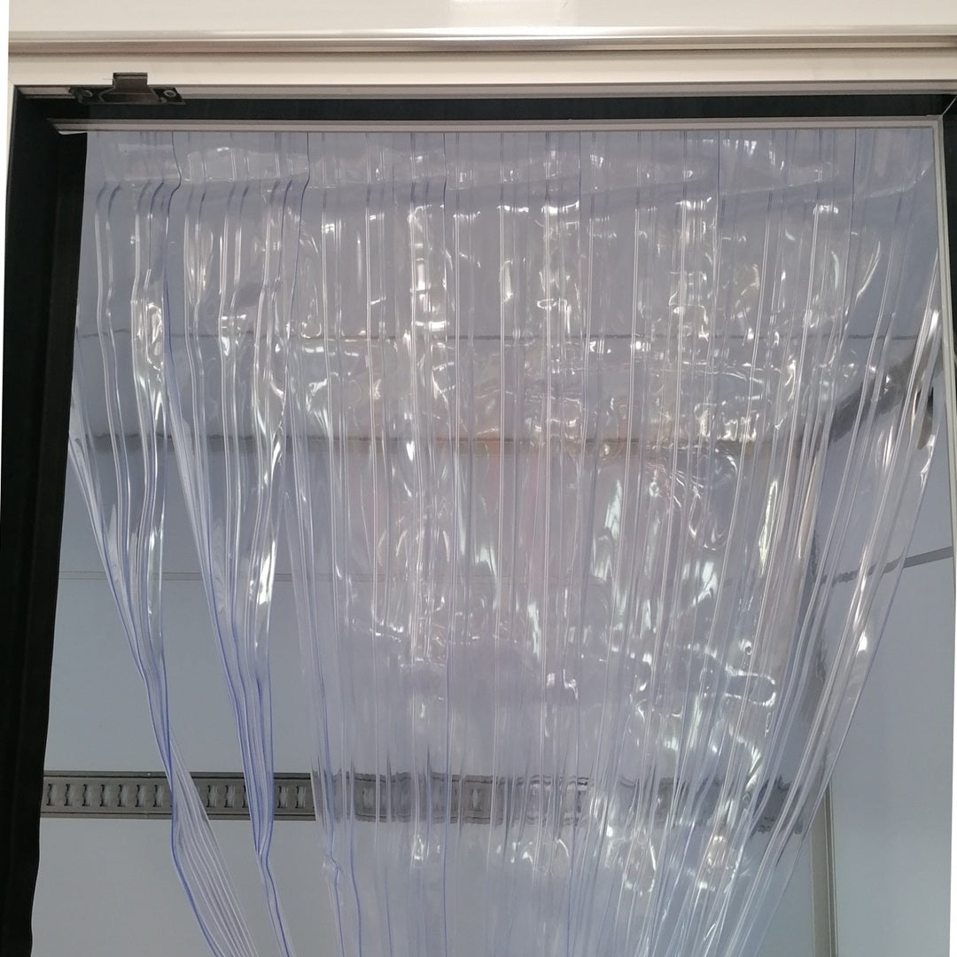 Ein 1070x2200mm PVC Kältevorhang für eine Seitentüre in einem Kühlaufbau