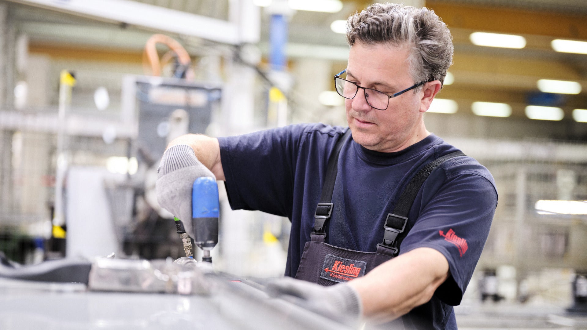 Mitarbeiter in der Montage